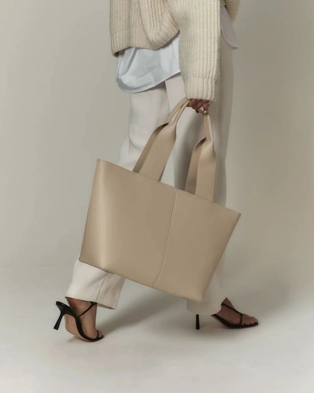Uni Tote Beige Bag side view — Everyday Shoulder Tote Pakistan | MYLIGHT.PK