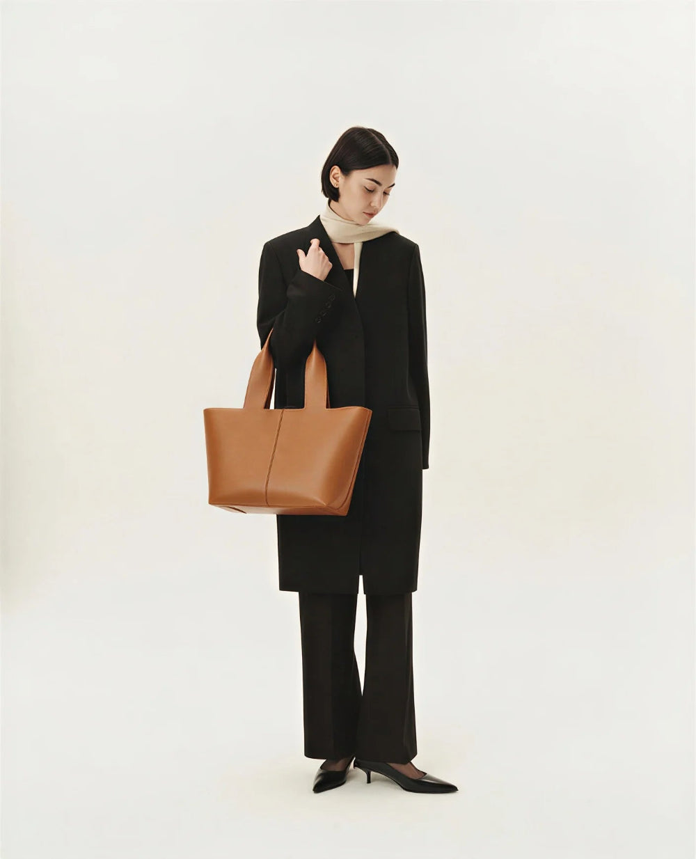 Woman carrying Uni Tote Bag Brown — University Tote Bag Pakistan | MYLIGHT.PK